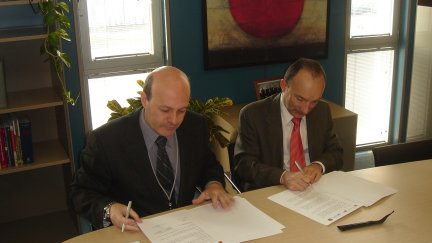 Firma convenio i3A - Aragón Radio