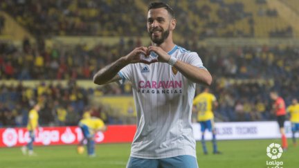 Álvaro celebra el gol marcado al final de la primera parte.