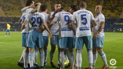 Álvaro Vázquez celebra con sus compañeros el gol logrado ayer en Las Palmas.