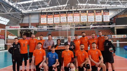 Foto de familia antes de partir el equipo.