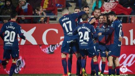 Celebración de un gol del Huesca frente al Girona.