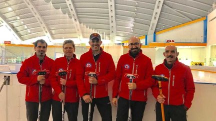 El equipo jaqués de curling.