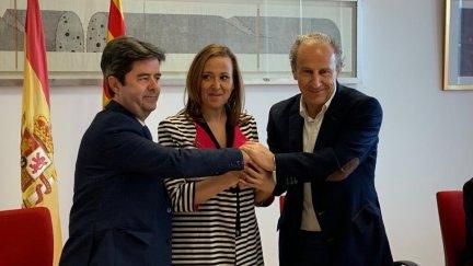 Luis Felipe, Mayte Pérez y José Antonio Martín este miércoles tras firmar el convenio.