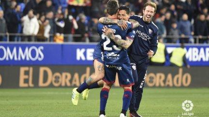 Chimy Ávila celebra con Musto la victoria ante el Sevilla del pasado sábado.