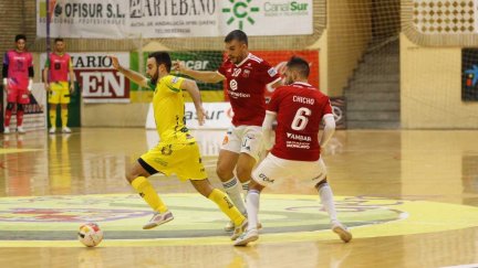 Partido de ida entre Jaén y Zaragoza.