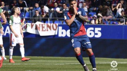 Cucho Hernández se lamenta tras fallar una ocasión en el último duelo ante el Alavés.