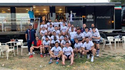 Los jugadores del Bantierra Fénix Rugby celebran el título de División de Honor B logrado el pasado sábado.