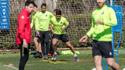 Cucho Hernández completa unos ejercicios en un entrenamiento reciente.