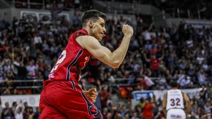 Carlos Alocén Celebra una canasta el pasado domingo ante Baskonia.
