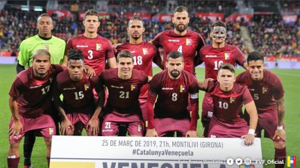 Yangel Herrera, tercero por la izquierda en la fila superior, jugó el partido completo.