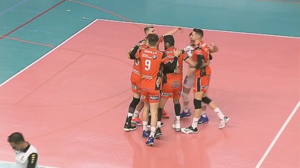 CV Teruel se lleva el primer partido de la final.