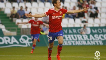 Gual celebra un gol en el Nuevo Arcángel.