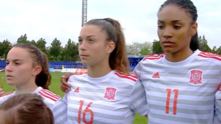Salma Paralluelo antes del partido.