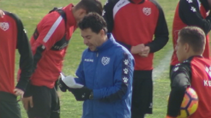 Míchel en un entrenamiento con el Rayo.