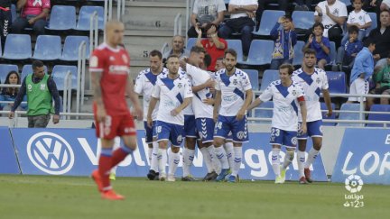 El Tenerife celebra el único gol del partido.