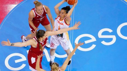 España se vio superada por Rusia en el partido de preparación para el Europeo.