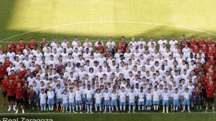 Foto de familia de todos los equipos del Real Zaragoza de la temporada 2018-2019.