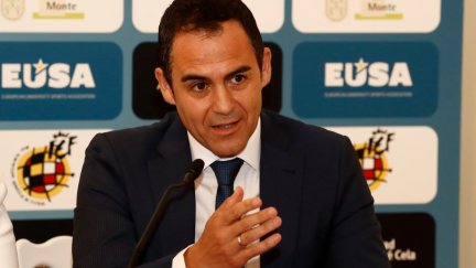 Velasco Carballo anunció que el VAR estará en Segunda División.