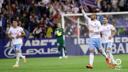 El Real Zaragoza durante un partido ante el Elche.
