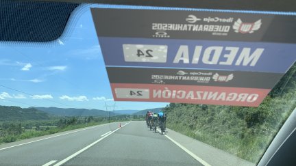 Imagen de la carrera desde el coche de Aragón Deporte.
