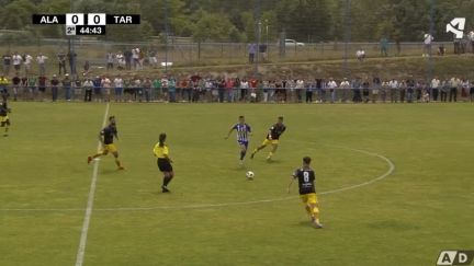 Imágenes durante el partido del Tarazona y el Alavés.