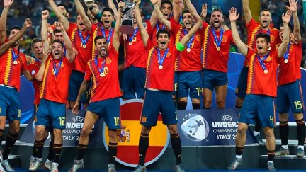 Vallejo levanta la Eurocopa en Italia.