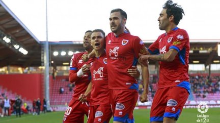 Pichu Atienza celebra uno de los goles que anotó con el Numancia el curso pasado.