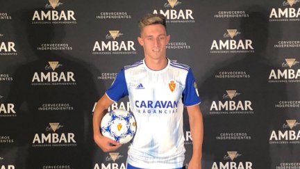 Álex Muñoz ha sido presentado este miércoles como jugador del Zaragoza.