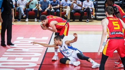 Carlos Alocén, en un lance de la final del Europeo sub-20.