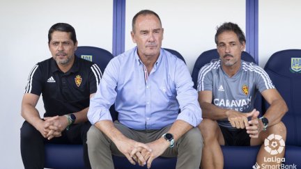 Víctor Fernández en el banquillo de Santo Domingo.
