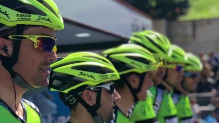 Foto de equipo del Euskadi Murias de Fernando Barceló y Sergio Samitier.
