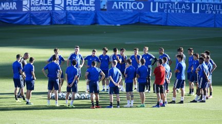 La plantilla del Real Zaragoza juvenil, en la sesión de trabajo que completó este martes en La Romareda.