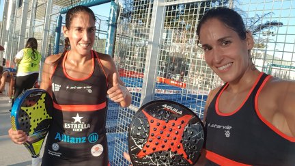 Las gemelas Sánchez Alayeto celebran su victoria este miércoles.