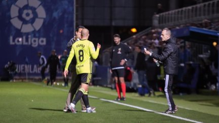 Pombo se retira para ser atendido en el Fernando Torres.