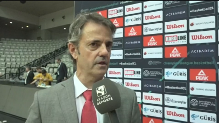 Fisac atiende a Aragón TV al terminar el partido.