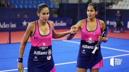Las hermanas Sánchez Alayeto, durante un instante del duelo de octavos de final en Santander.