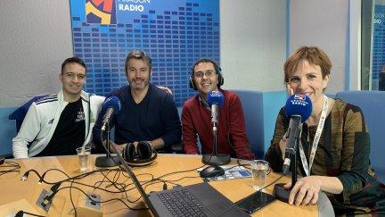 Fabián Téllez en los estudios de Aragón Radio.