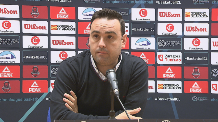 El segundo entrenador, en rueda de prensa.