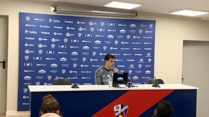 Míchel Sánchez durante la rueda de prensa de este viernes.