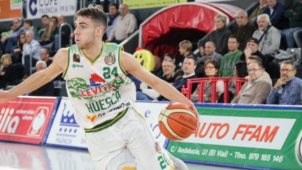 Dani García, en un encuentro con Levitec Huesca esta temporada.