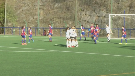 Las jugadoras del Zaragoza CFF celebran el gol anotado por Lana Spitler.
