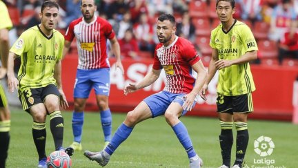 Imagen del partido entre Sporting de Gijón y Real Zaragoza de la primera vuelta.