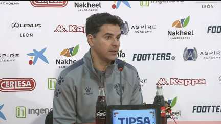 Míchel Sánchez durante la rueda de prensa.