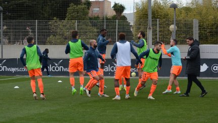 Entrenamiento del equipo antes de jugar contra el Espanyol B.