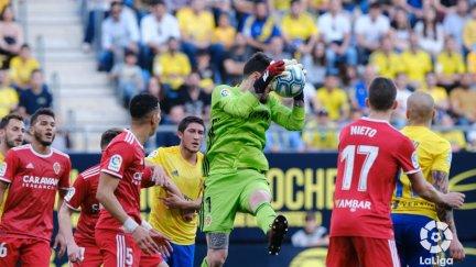 Cristian Álvarez, en un lance del encuentro en Cádiz.