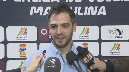 Miguel Rivera atiende a los medios tras lograr el título de Copa.