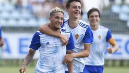 Carbonell y Alejandro Francés durante un partido del Real Zaragoza DHJ.