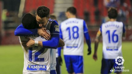 Igbekeme celebra con Burgi el gol que abría el encuentro en Anduva.