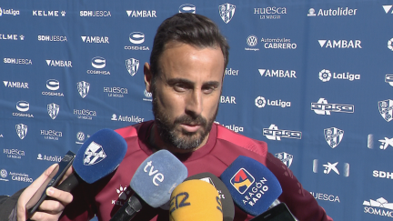 El lateral derecho en rueda de prensa.