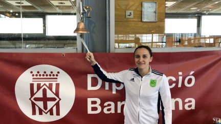 María Delgado celebra su récord de España en los 200 libres.
